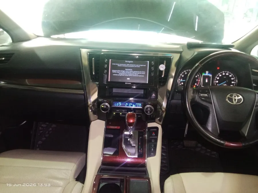 Foto Mobil Bekas Dashboard Toyota Alphard 2.5 G tahun 2017