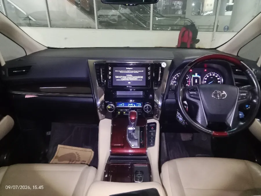 Foto Mobil Bekas Dashboard Toyota Alphard 2.5 G tahun 2017
