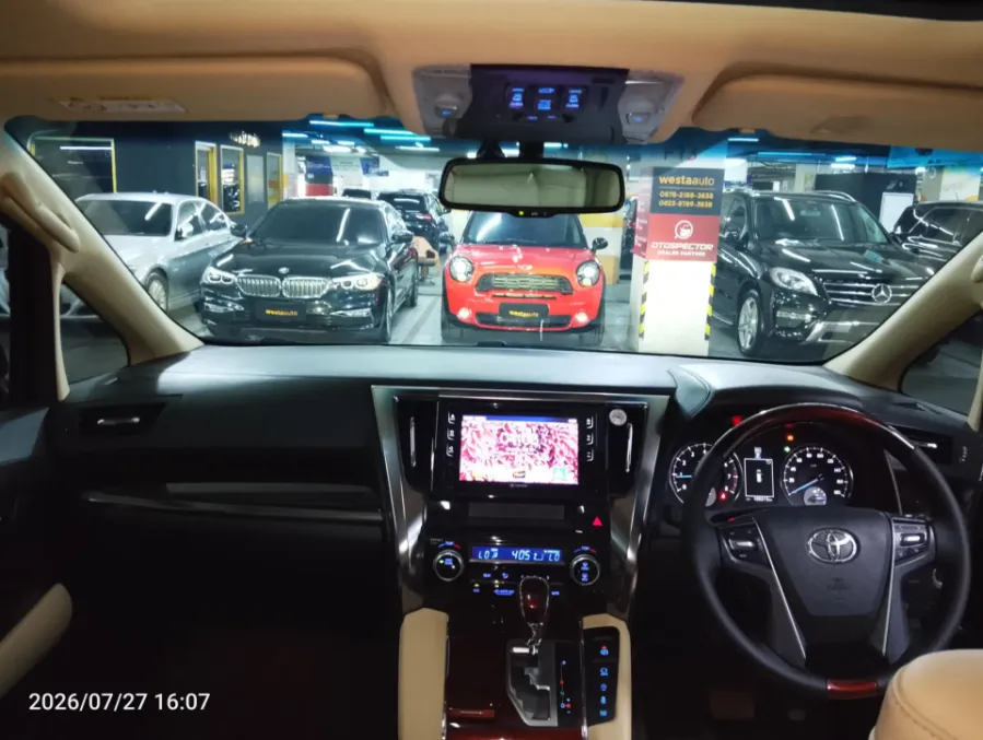 Foto Mobil Bekas Dashboard Toyota Alphard 2.5 G tahun 2017