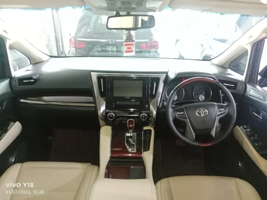 Foto Mobil Bekas Dashboard Toyota Alphard 2.5 G tahun 2017