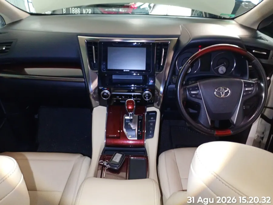 Foto Mobil Bekas Dashboard Toyota Alphard 2.5 G tahun 2017