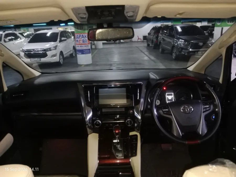 Foto Mobil Bekas Dashboard Toyota Alphard 2.5 G tahun 2017