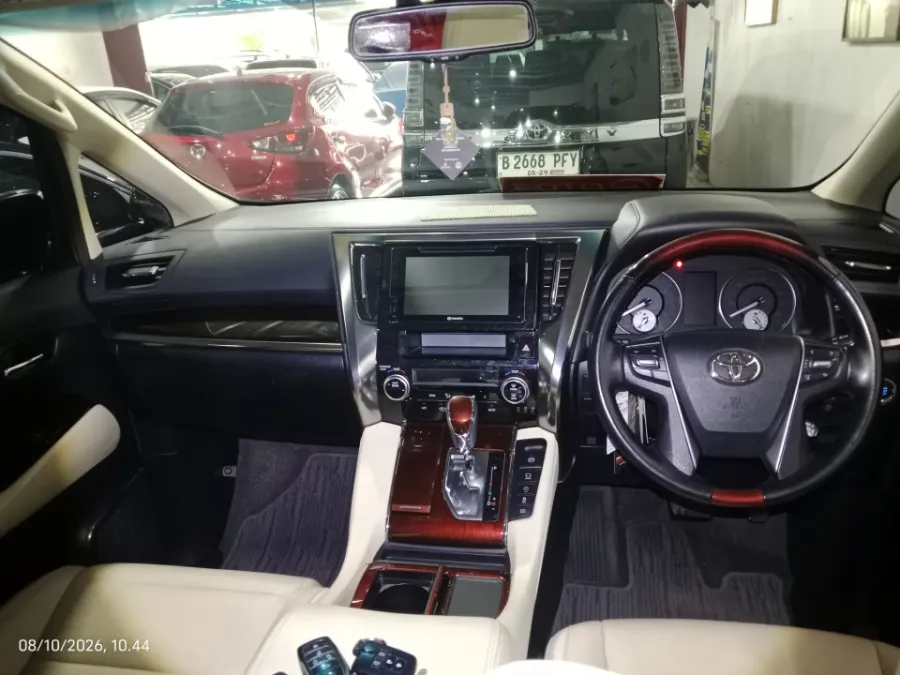 Foto Mobil Bekas Dashboard Toyota Alphard 2.5 G tahun 2017