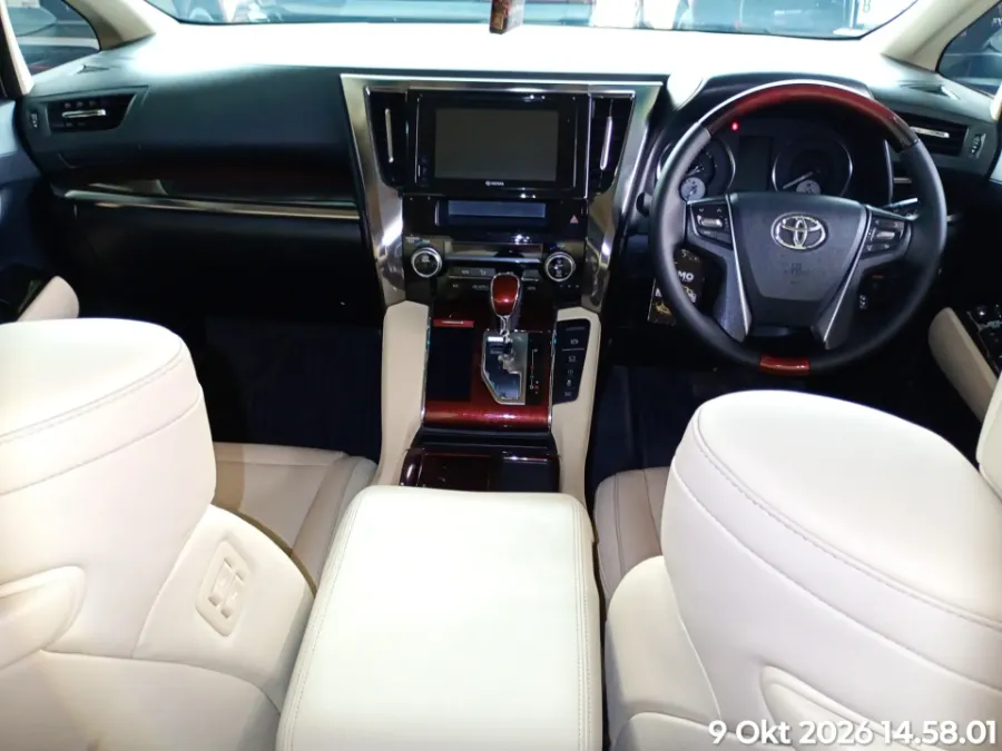 Foto Mobil Bekas Dashboard Toyota Alphard 2.5 G tahun 2017
