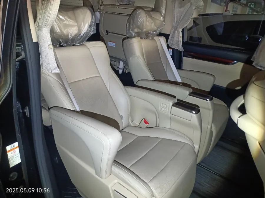 Foto Mobil Bekas Kabin Belakang Toyota Alphard 2.5 G tahun 2017