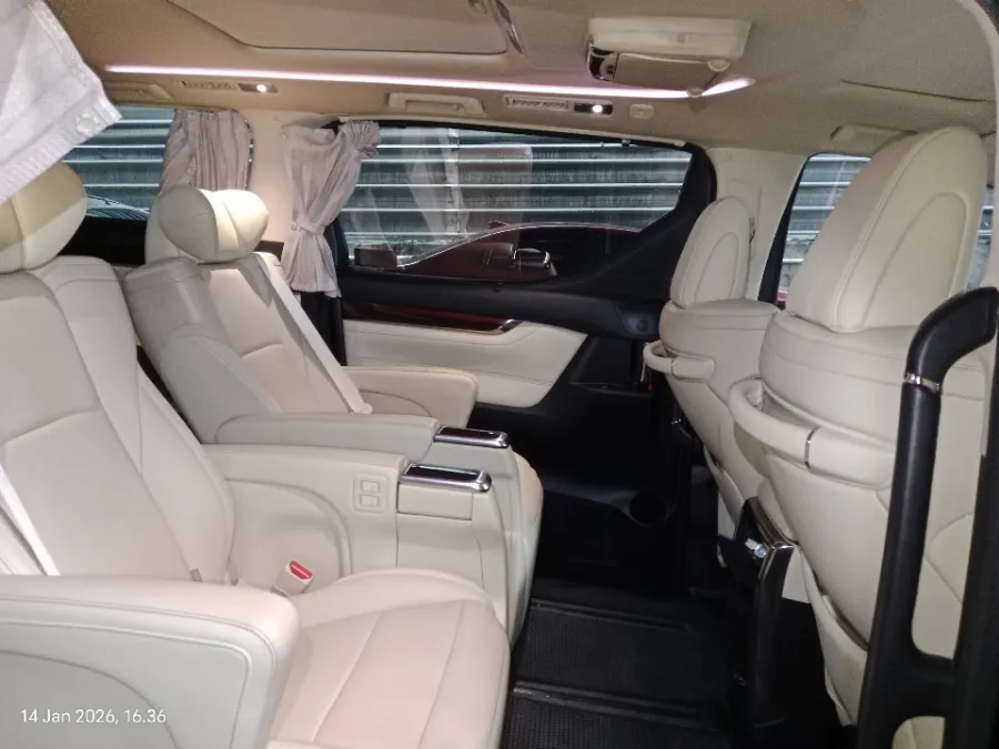 Foto Mobil Bekas Kabin Belakang Toyota Alphard 2.5 G tahun 2017