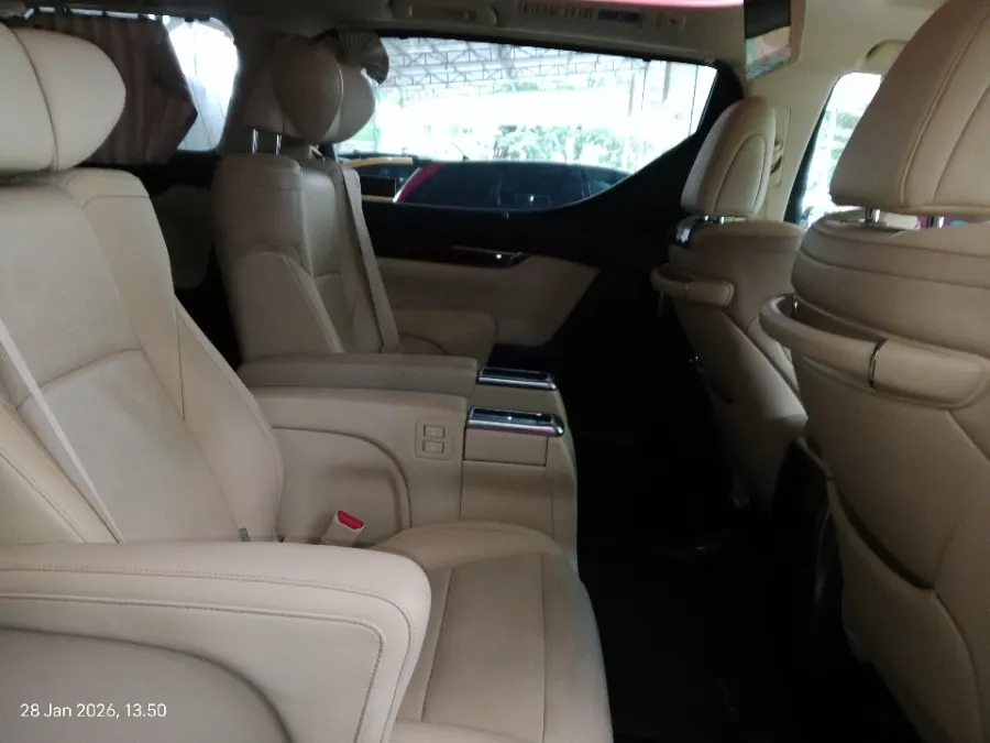 Foto Mobil Bekas Kabin Belakang Toyota Alphard 2.5 G tahun 2017