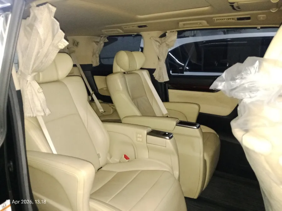 Foto Mobil Bekas Kabin Belakang Toyota Alphard 2.5 G tahun 2017