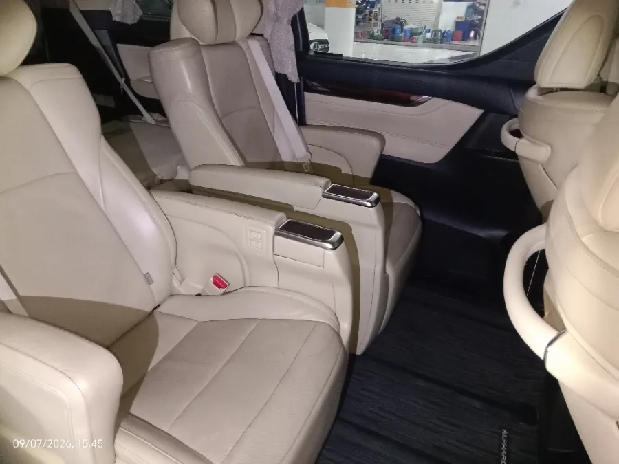 Foto Mobil Bekas Kabin Belakang Toyota Alphard 2.5 G tahun 2017