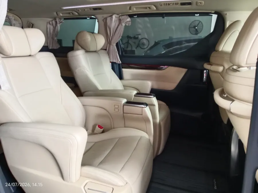 Foto Mobil Bekas Kabin Belakang Toyota Alphard 2.5 G tahun 2017