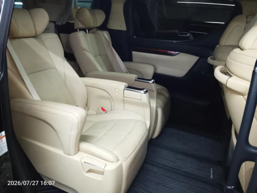 Foto Mobil Bekas Kabin Belakang Toyota Alphard 2.5 G tahun 2017