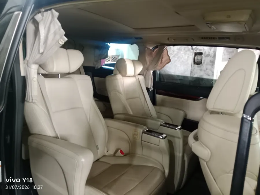 Foto Mobil Bekas Kabin Belakang Toyota Alphard 2.5 G tahun 2017