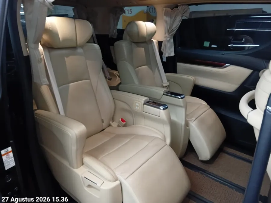 Foto Mobil Bekas Kabin Belakang Toyota Alphard 2.5 G tahun 2017