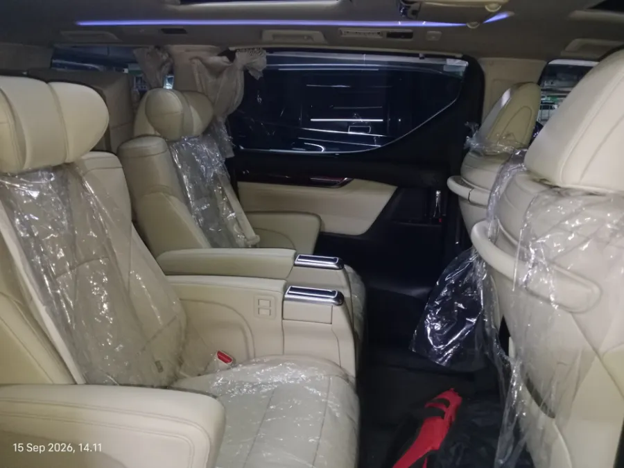 Foto Mobil Bekas Kabin Belakang Toyota Alphard 2.5 G tahun 2017