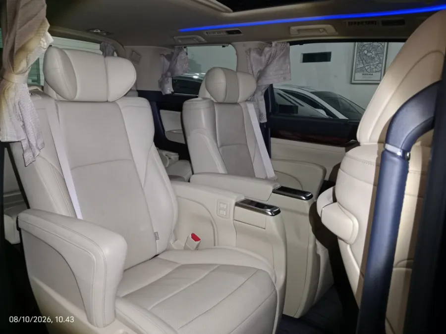 Foto Mobil Bekas Kabin Belakang Toyota Alphard 2.5 G tahun 2017
