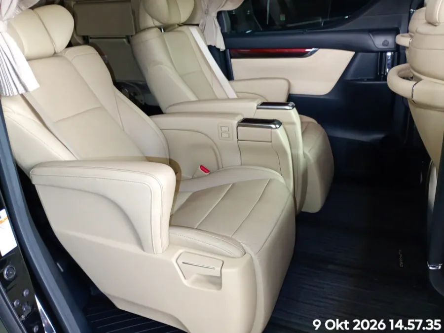 Foto Mobil Bekas Kabin Belakang Toyota Alphard 2.5 G tahun 2017