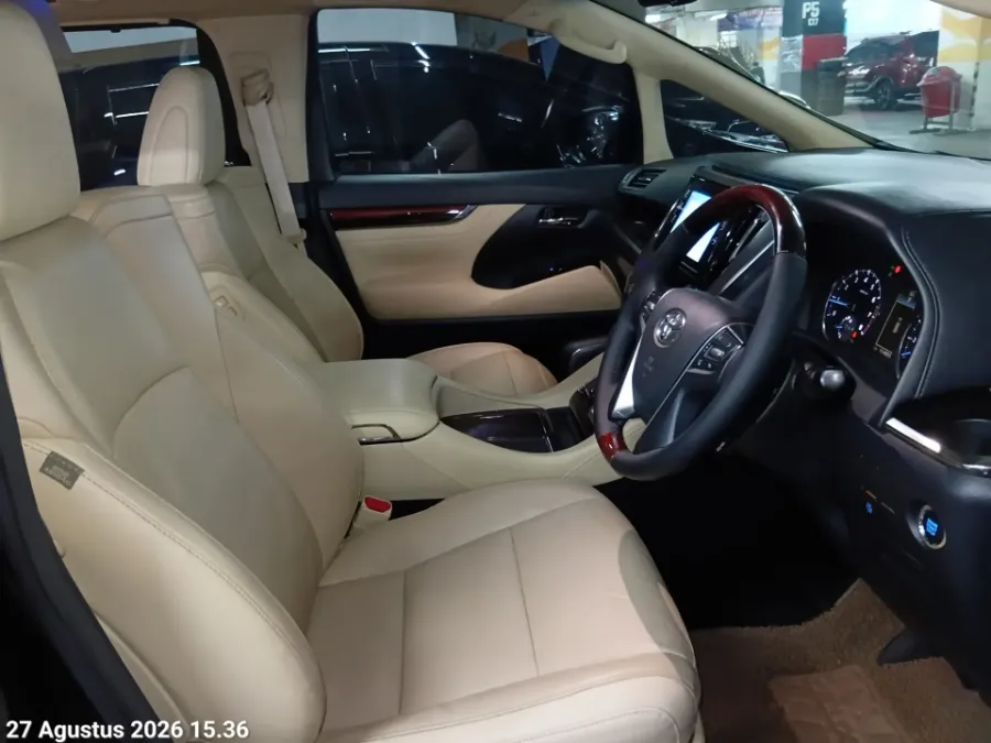 Foto Mobil Bekas Kabin Depan Toyota Alphard 2.5 G tahun 2017