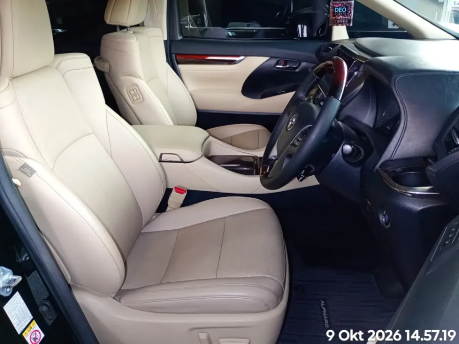Foto Mobil Bekas Kabin Depan Toyota Alphard 2.5 G tahun 2017