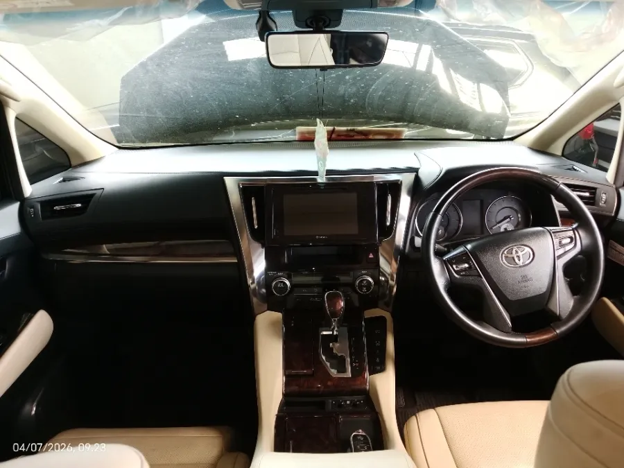 Foto Mobil Bekas Dashboard Toyota Alphard 2.5 G tahun 2018