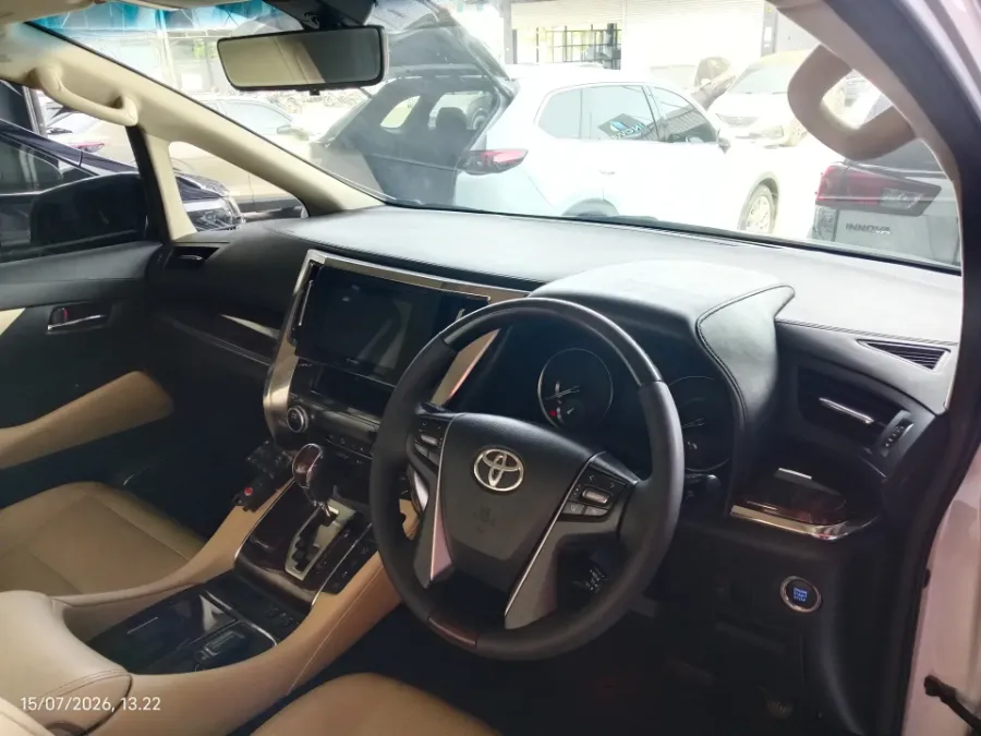 Foto Mobil Bekas Dashboard Toyota Alphard 2.5 G tahun 2018