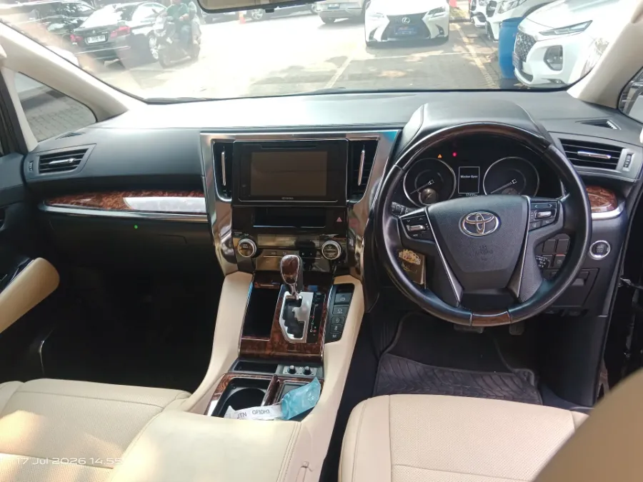 Foto Mobil Bekas Dashboard Toyota Alphard 2.5 G tahun 2018