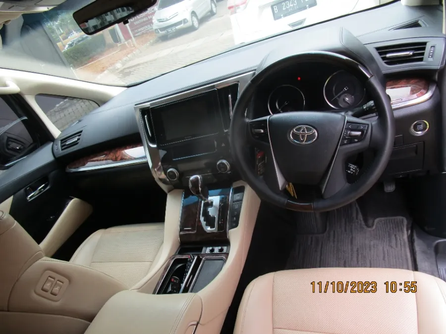 Foto Mobil Bekas Dashboard Toyota Alphard 2.5 G tahun 2018