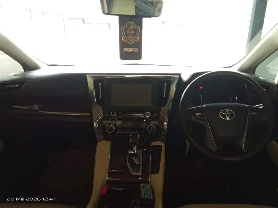 Foto Mobil Bekas Dashboard Toyota Alphard 2.5 G tahun 2018
