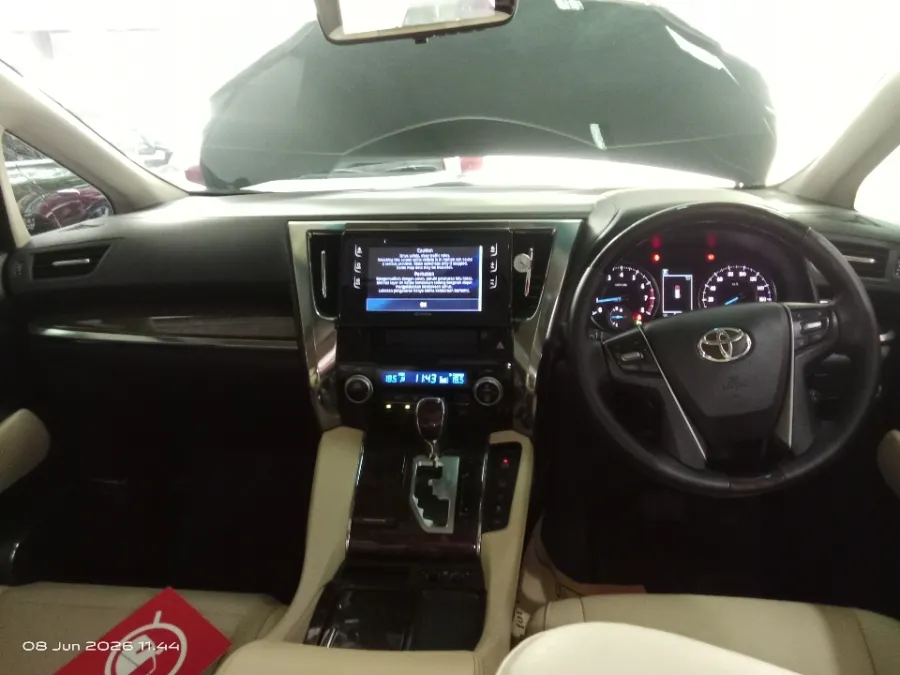 Foto Mobil Bekas Dashboard Toyota Alphard 2.5 G tahun 2018