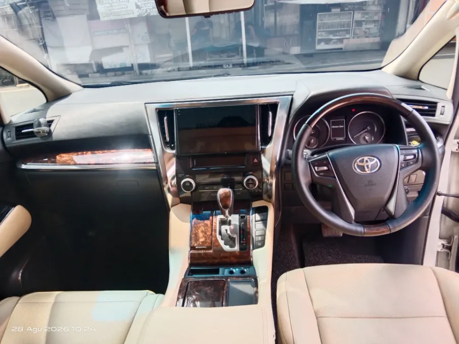Foto Mobil Bekas Dashboard Toyota Alphard 2.5 G tahun 2018