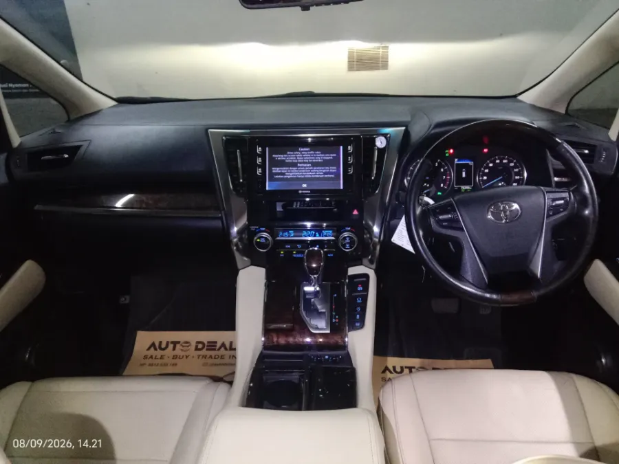 Foto Mobil Bekas Dashboard Toyota Alphard 2.5 G tahun 2018