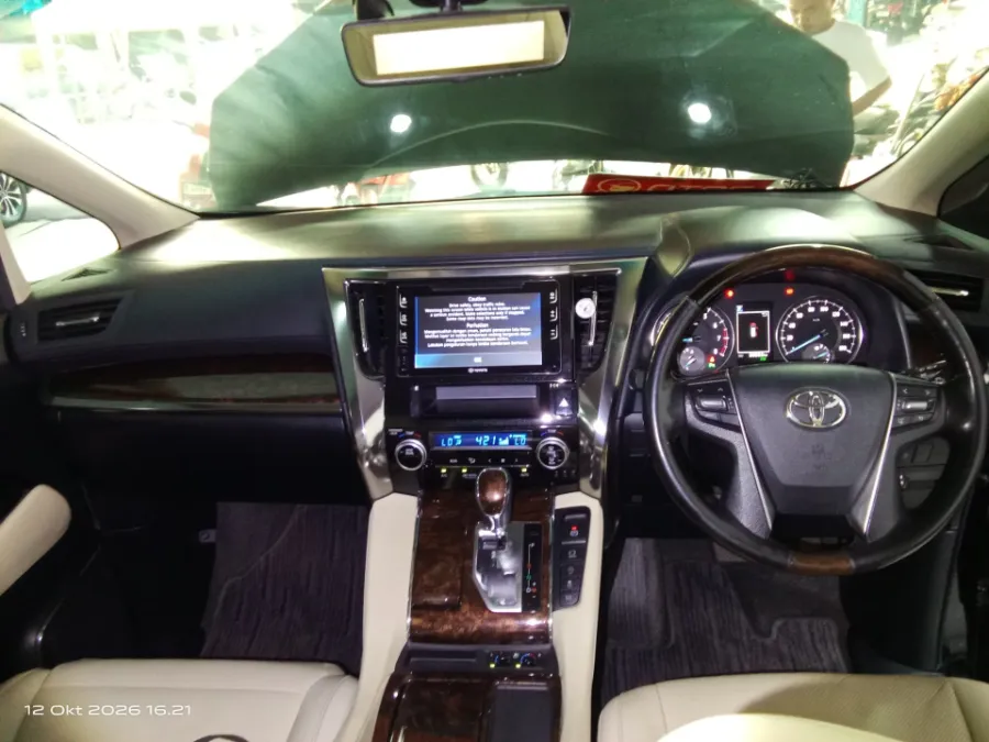 Foto Mobil Bekas Dashboard Toyota Alphard 2.5 G tahun 2018