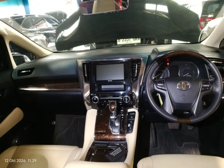 Foto Mobil Bekas Dashboard Toyota Alphard 2.5 G tahun 2018