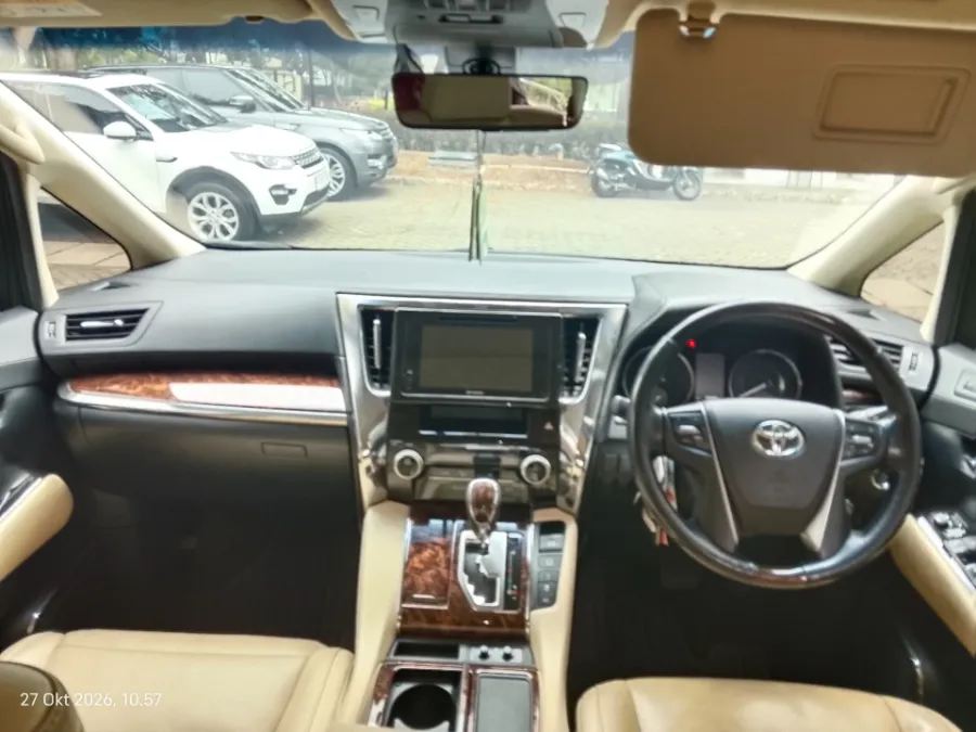 Foto Mobil Bekas Dashboard Toyota Alphard 2.5 G tahun 2018