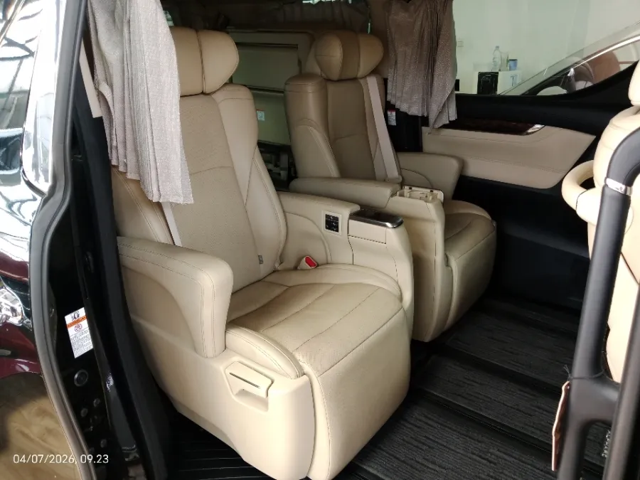 Foto Mobil Bekas Kabin Belakang Toyota Alphard 2.5 G tahun 2018