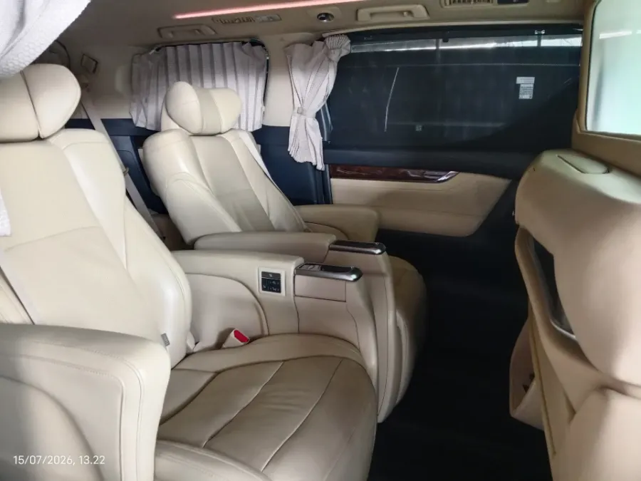 Foto Mobil Bekas Kabin Belakang Toyota Alphard 2.5 G tahun 2018