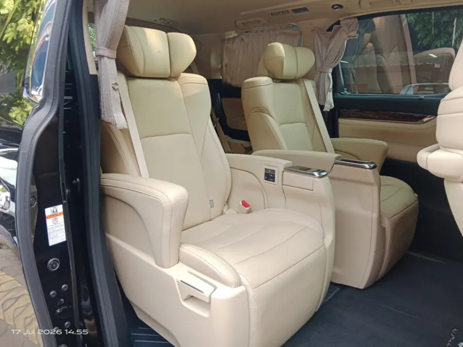 Foto Mobil Bekas Kabin Belakang Toyota Alphard 2.5 G tahun 2018