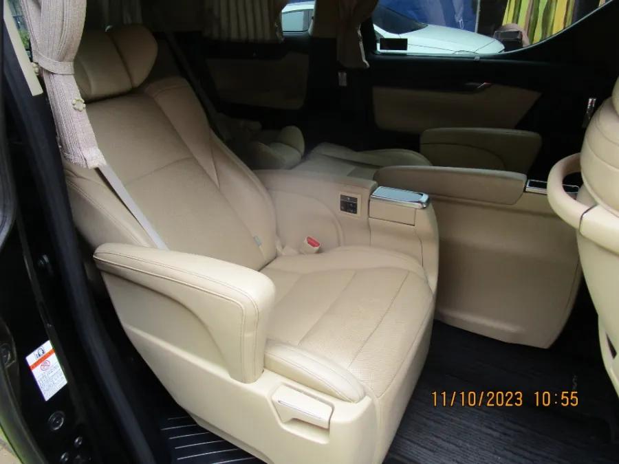 Foto Mobil Bekas Kabin Belakang Toyota Alphard 2.5 G tahun 2018
