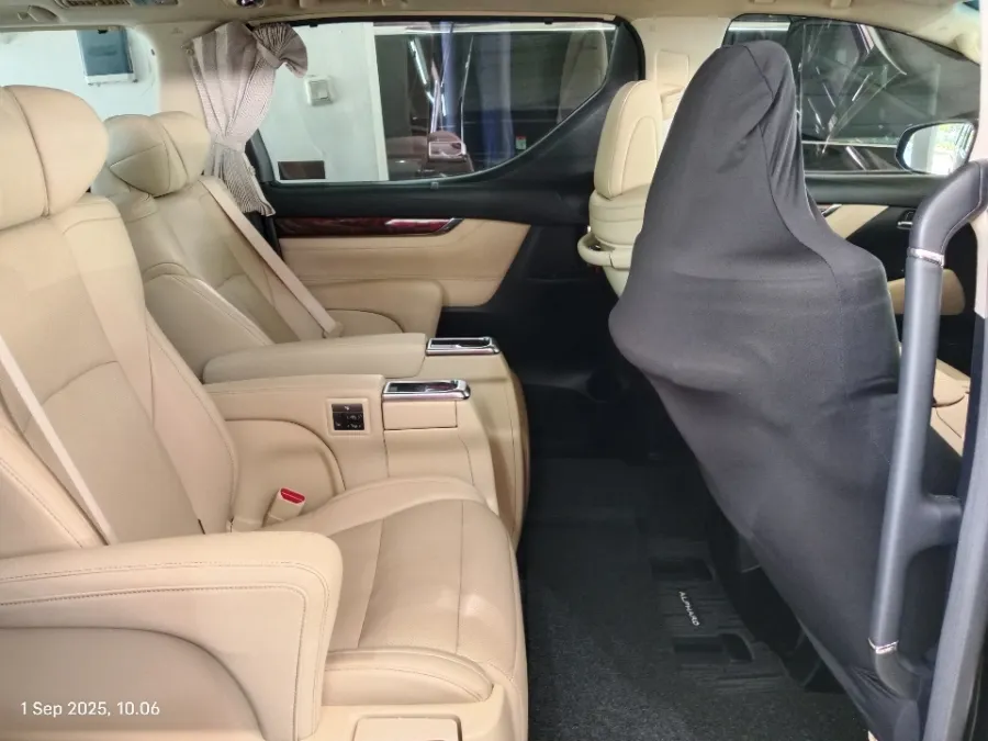 Foto Mobil Bekas Kabin Belakang Toyota Alphard 2.5 G tahun 2018