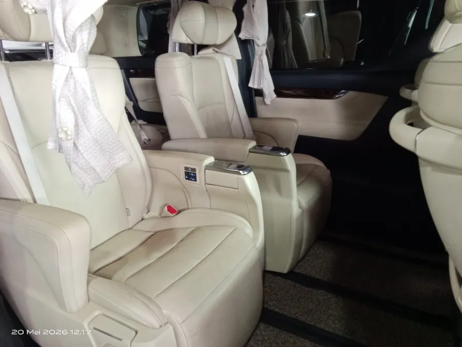 Foto Mobil Bekas Kabin Belakang Toyota Alphard 2.5 G tahun 2018