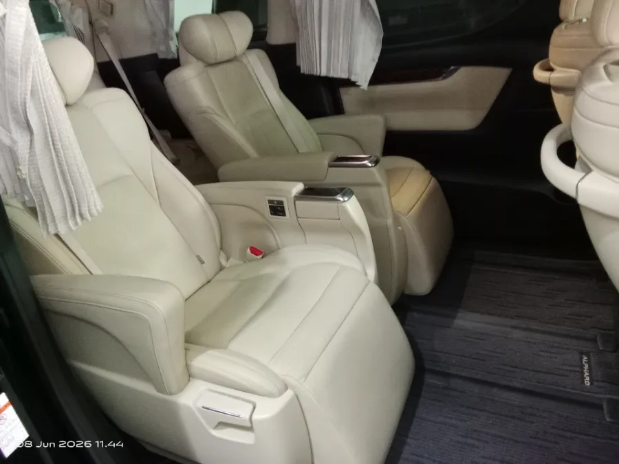 Foto Mobil Bekas Kabin Belakang Toyota Alphard 2.5 G tahun 2018