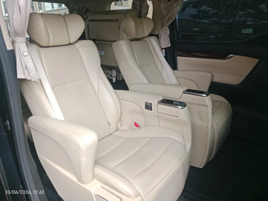 Foto Mobil Bekas Kabin Belakang Toyota Alphard 2.5 G tahun 2018