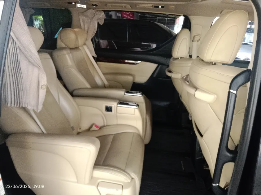 Foto Mobil Bekas Kabin Belakang Toyota Alphard 2.5 G tahun 2018