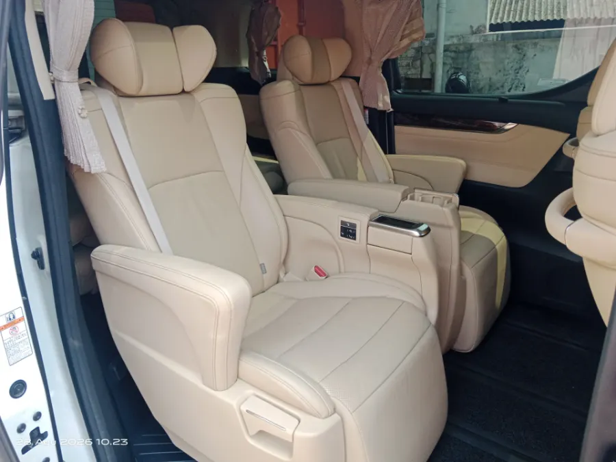 Foto Mobil Bekas Kabin Belakang Toyota Alphard 2.5 G tahun 2018
