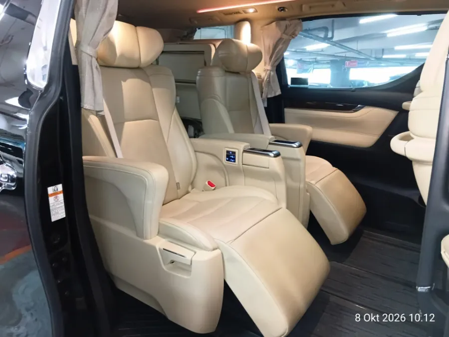 Foto Mobil Bekas Kabin Belakang Toyota Alphard 2.5 G tahun 2018