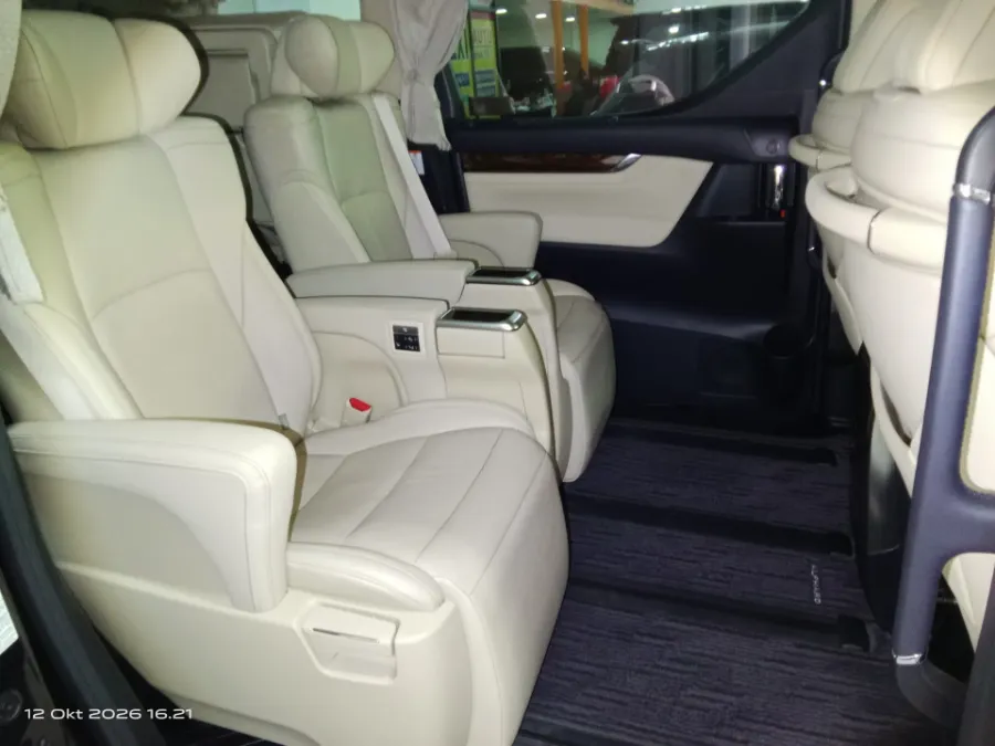 Foto Mobil Bekas Kabin Belakang Toyota Alphard 2.5 G tahun 2018