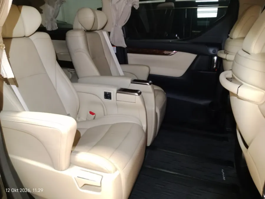 Foto Mobil Bekas Kabin Belakang Toyota Alphard 2.5 G tahun 2018