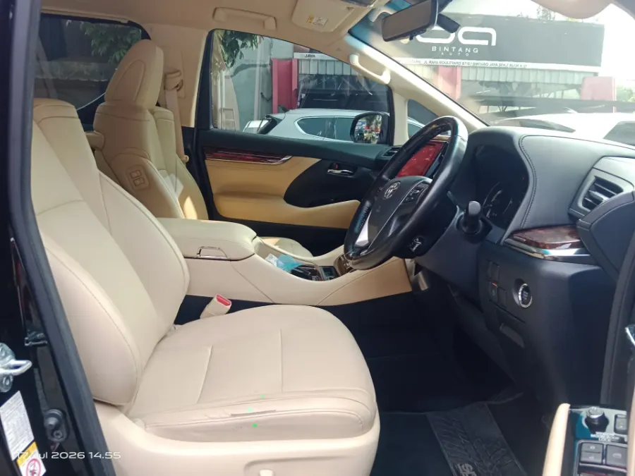 Foto Mobil Bekas Kabin Depan Toyota Alphard 2.5 G tahun 2018