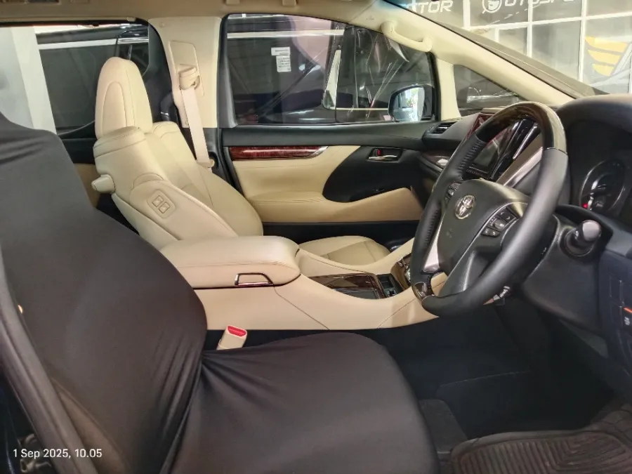 Foto Mobil Bekas Kabin Depan Toyota Alphard 2.5 G tahun 2018