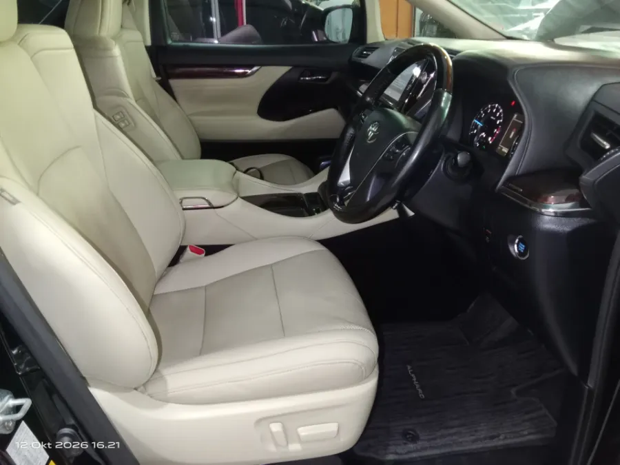 Foto Mobil Bekas Kabin Depan Toyota Alphard 2.5 G tahun 2018