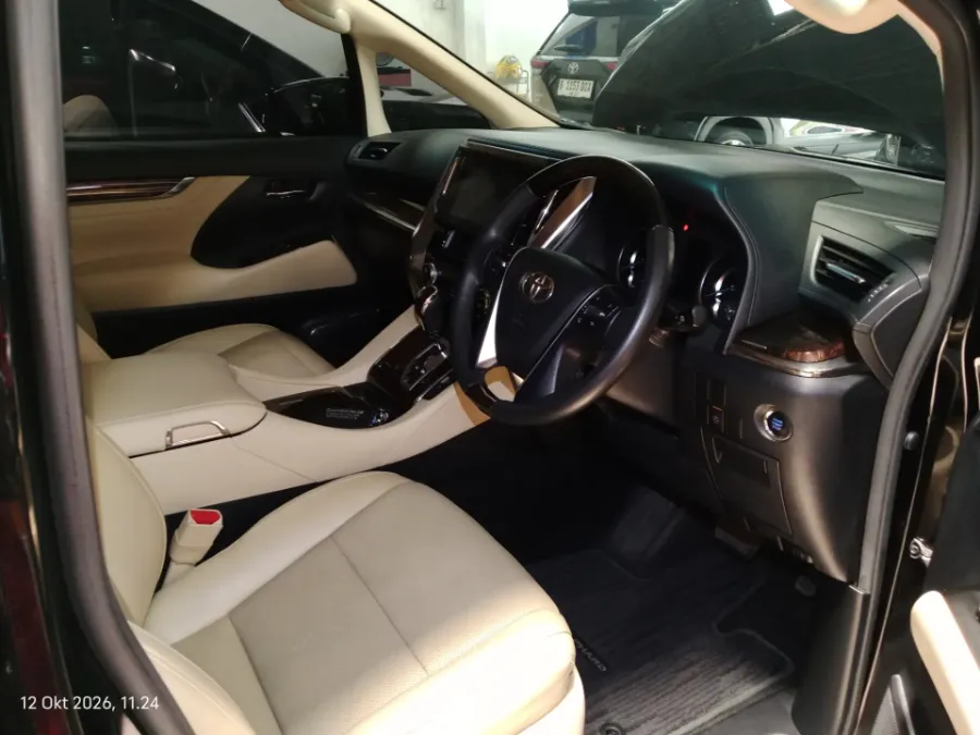 Foto Mobil Bekas Kabin Depan Toyota Alphard 2.5 G tahun 2018